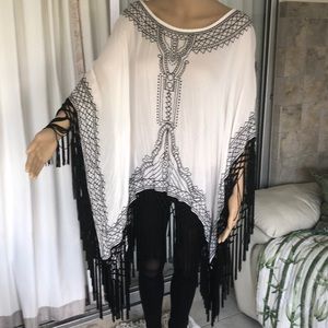 Chico’s Rayon off white/black fringe poncho